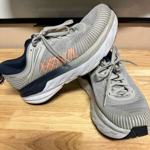 Women’s Size 8 Hoka Bondi 7. Grey/blue